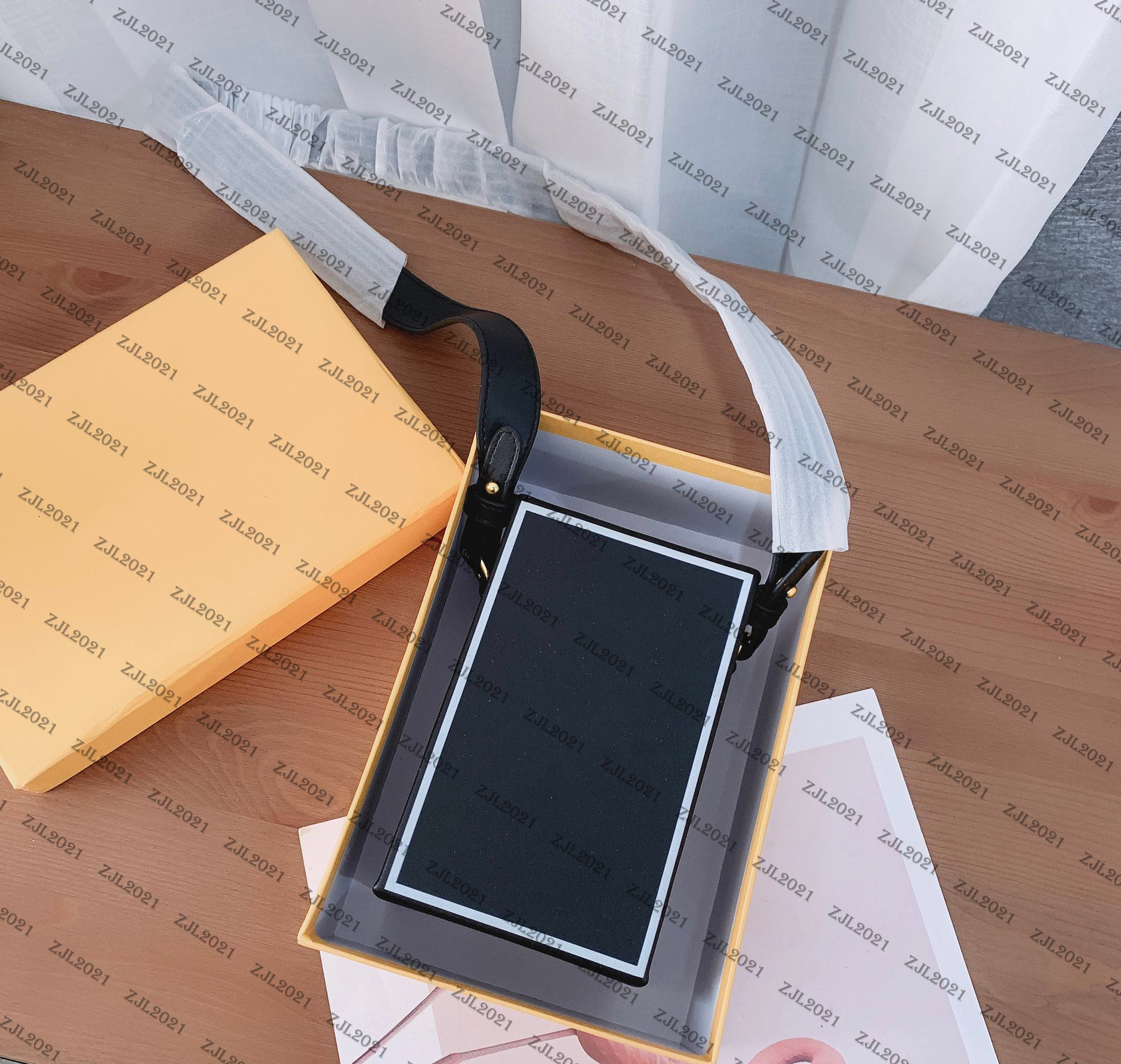 Luxurys designers bags shape handbag shoulder diagonal box 4 colors can choose concave fashion item
Luxurys designers bags shape handbag shoulder diagonal box 4 colors can choose concave fashion item