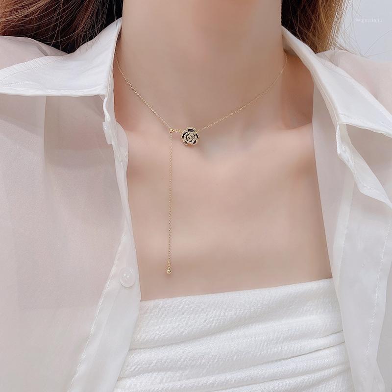 Pendant Necklaces Vintage Fashion Micro Zircon Inlaid Camellia Necklace Korean Design Gold Plated Chain Clavicle 2021
Pendant Necklaces Vintage Fashion Micro Zircon Inlaid Camellia Necklace Korean Design Gold Plated Chain Clavicle 2021