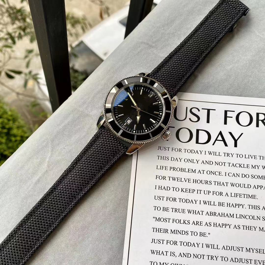 2021 top men's business casual 44mm watch automatic mechanical movement stainless steel case 4 styles strap, Black
2021 top men's business casual 44mm watch automatic mechanical movement stainless steel case 4 styles strap, Black