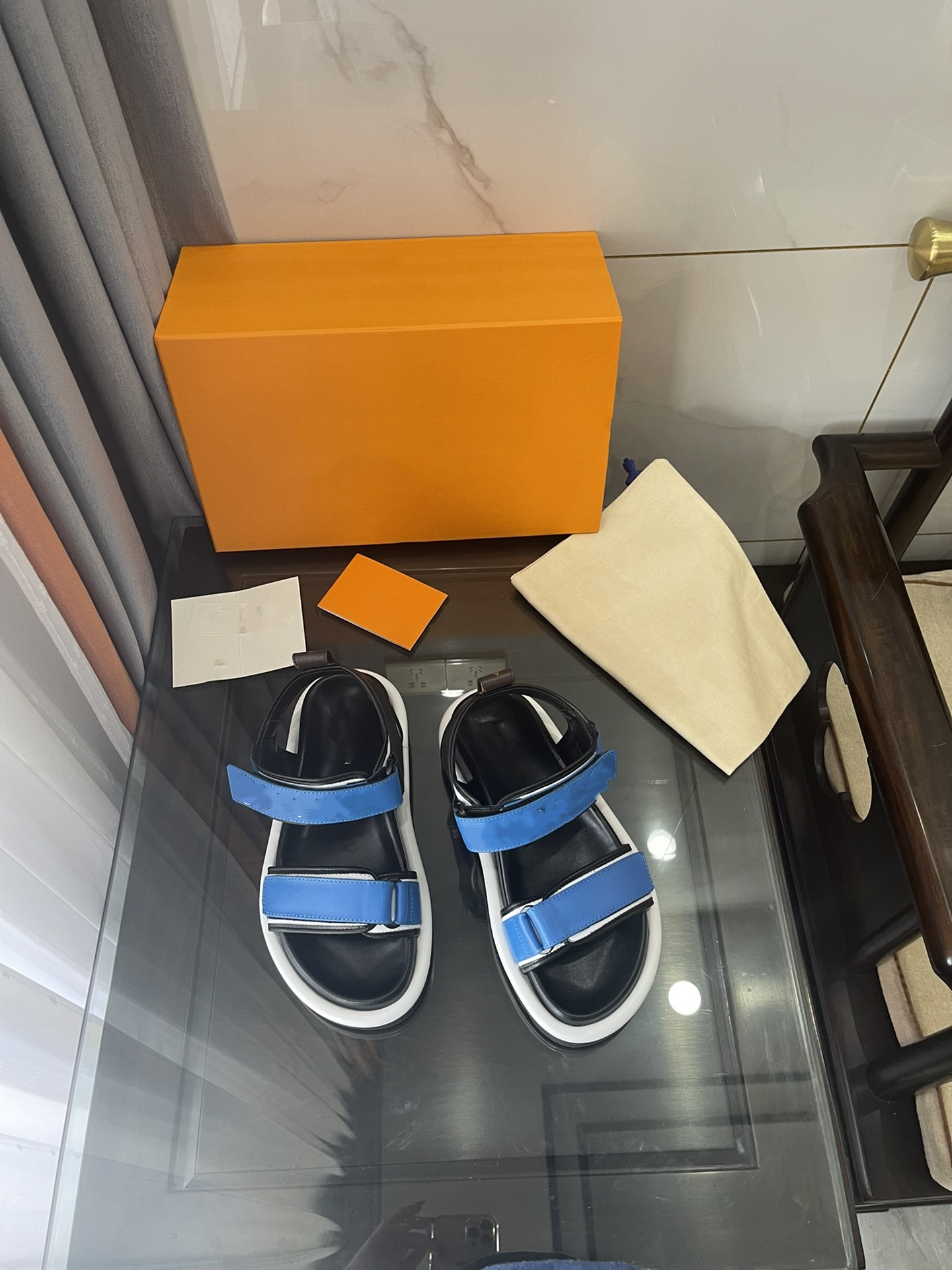 2021 Leather thong sandal with Double letters sandals women slipper men slides waterfront womens 35-42 box and dust bag 0209, 01
2021 Leather thong sandal with Double letters sandals women slipper men slides waterfront womens 35-42 box and dust bag 0209, 01