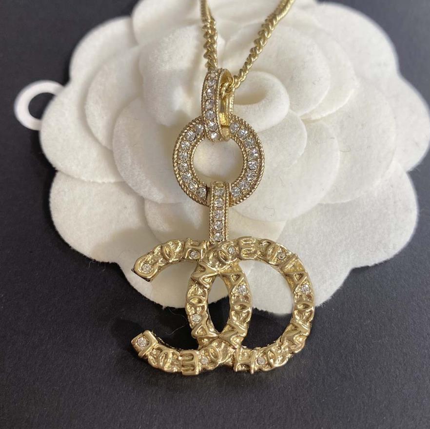 New C micro inlaid circle hollow out pendant super fairy cool classic fashion sweater chain
New C micro inlaid circle hollow out pendant super fairy cool classic fashion sweater chain