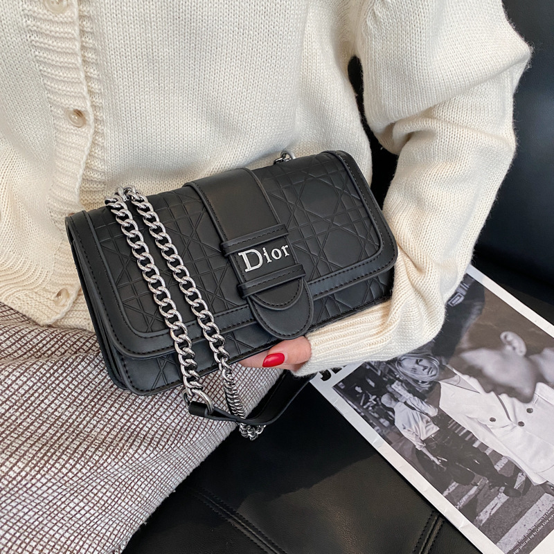 Designer handbags female 2021 new trend fashion chain small square bag net red hand bill of lading Shoulder Messenger Bag, Wine
Designer handbags female 2021 new trend fashion chain small square bag net red hand bill of lading Shoulder Messenger Bag, Wine
