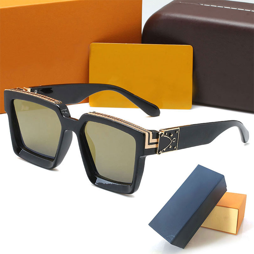 good quality Womans Sunglasses 96006 Luxury Fashion Mens Sun glasses UV Protection men Designer eyeglass Gradient Metal hinge eye women spectacles with boxs
good quality Womans Sunglasses 96006 Luxury Fashion Mens Sun glasses UV Protection men Designer eyeglass Gradient Metal hinge eye women spectacles with boxs