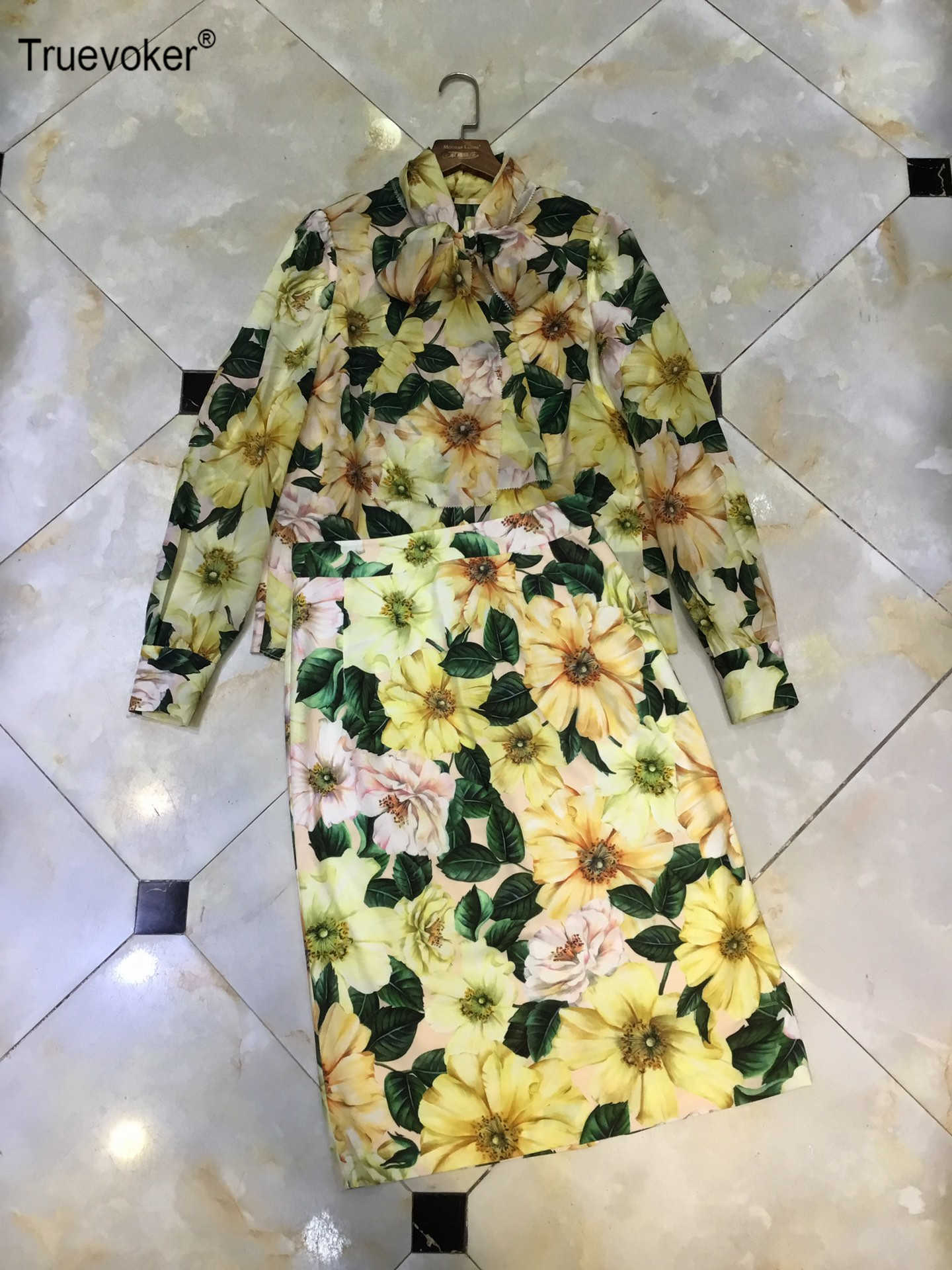 Truevoker Lady Runway Prom Sets Suits Full Sleeve Flower Print Top + Knee Length Pencil Skirt Women's Party Two Pieces Set 210602, Yellow
Truevoker Lady Runway Prom Sets Suits Full Sleeve Flower Print Top + Knee Length Pencil Skirt Women's Party Two Pieces Set 210602, Yellow