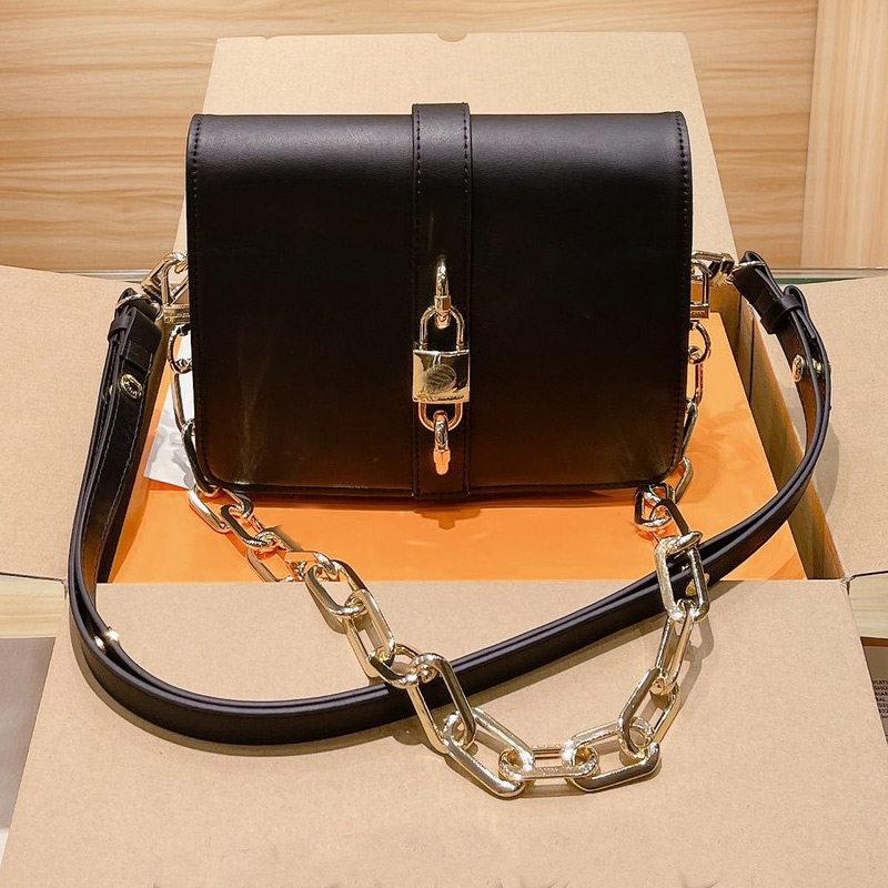 Women Handbag Crossbody Shoulder Bag Magnetic Message Bags Genuine Leather Classic Letter Chunky Chain Vintage Lock Hardware Adjustable Removable Strap Pocket
Women Handbag Crossbody Shoulder Bag Magnetic Message Bags Genuine Leather Classic Letter Chunky Chain Vintage Lock Hardware Adjustable Removable Strap Pocket