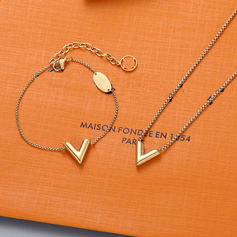 Classic Designer Pendant Charm Bracelets gold love V Necklace fashion Jewelrys Wristband plated letter simple heart Luxury Pendants Titanium lovers chain jewelry