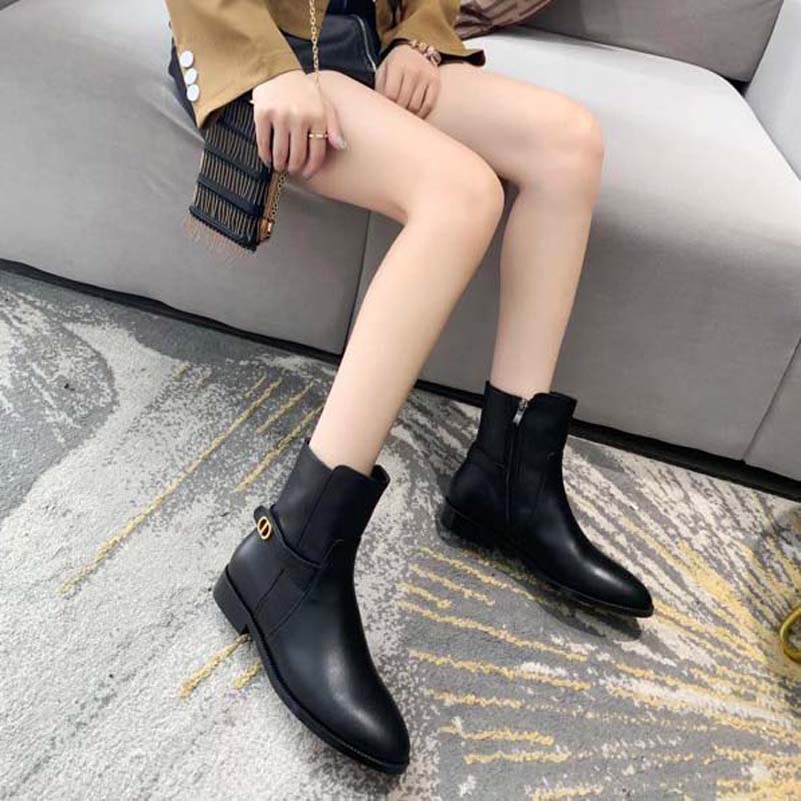 dior Quality fashion leather star cd women Designer boots martin short autumn winter ankle Exquisite woman shoes cowboy booties bagshoe1978 80, Black
dior Quality fashion leather star cd women Designer boots martin short autumn winter ankle Exquisite woman shoes cowboy booties bagshoe1978 80, Black