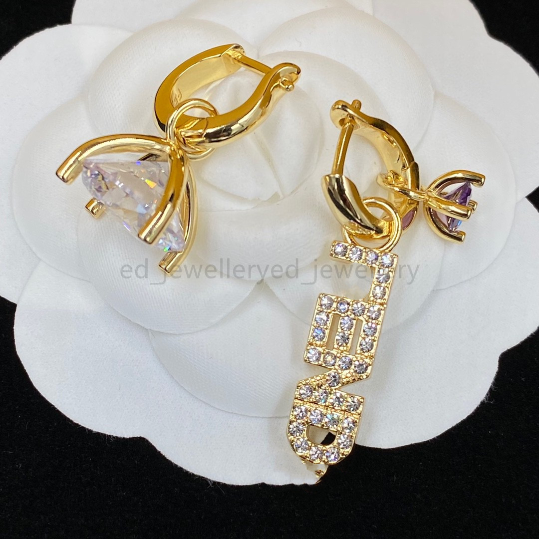 2022Luxury Designer high quality studs brand gold butterfly earrings women's party wedding couple gift jewelry 925 silver Alex ani
2022Luxury Designer high quality studs brand gold butterfly earrings women's party wedding couple gift jewelry 925 silver Alex ani