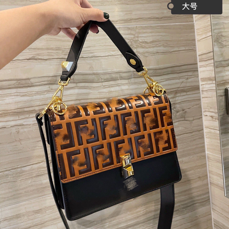 Bags fend Fashion trend Brown Single Shoulder Messenger Bag high quality fabric size 25 package mail 279097 gift box packaging, Red
Bags fend Fashion trend Brown Single Shoulder Messenger Bag high quality fabric size 25 package mail 279097 gift box packaging, Red