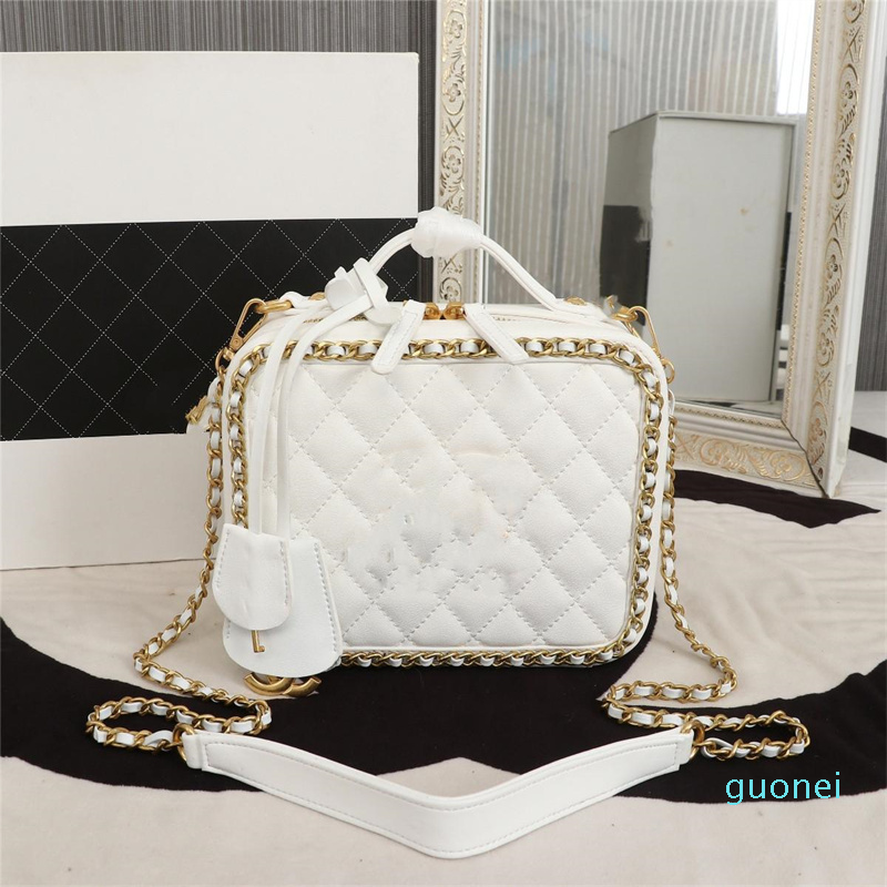 Fashion luxury shopping bag center small luxuries ASSMALL VANITY CASE make-up box handbag cosmetic beauty suddenly increased a chain 2021, This specifications don´t shipment
Fashion luxury shopping bag center small luxuries ASSMALL VANITY CASE make-up box handbag cosmetic beauty suddenly increased a chain 2021, This specifications don´t shipment