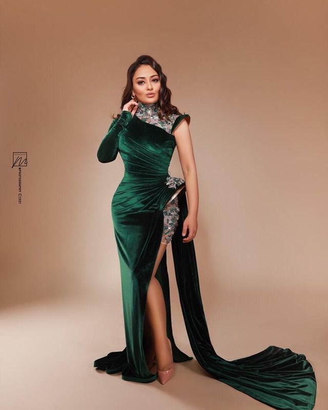2021 Plus Size Arabic Aso Ebi Green Sexy Velvet Prom Dresses High Split Lace Evening Formal Party Second Reception Gowns Dress ZJ325