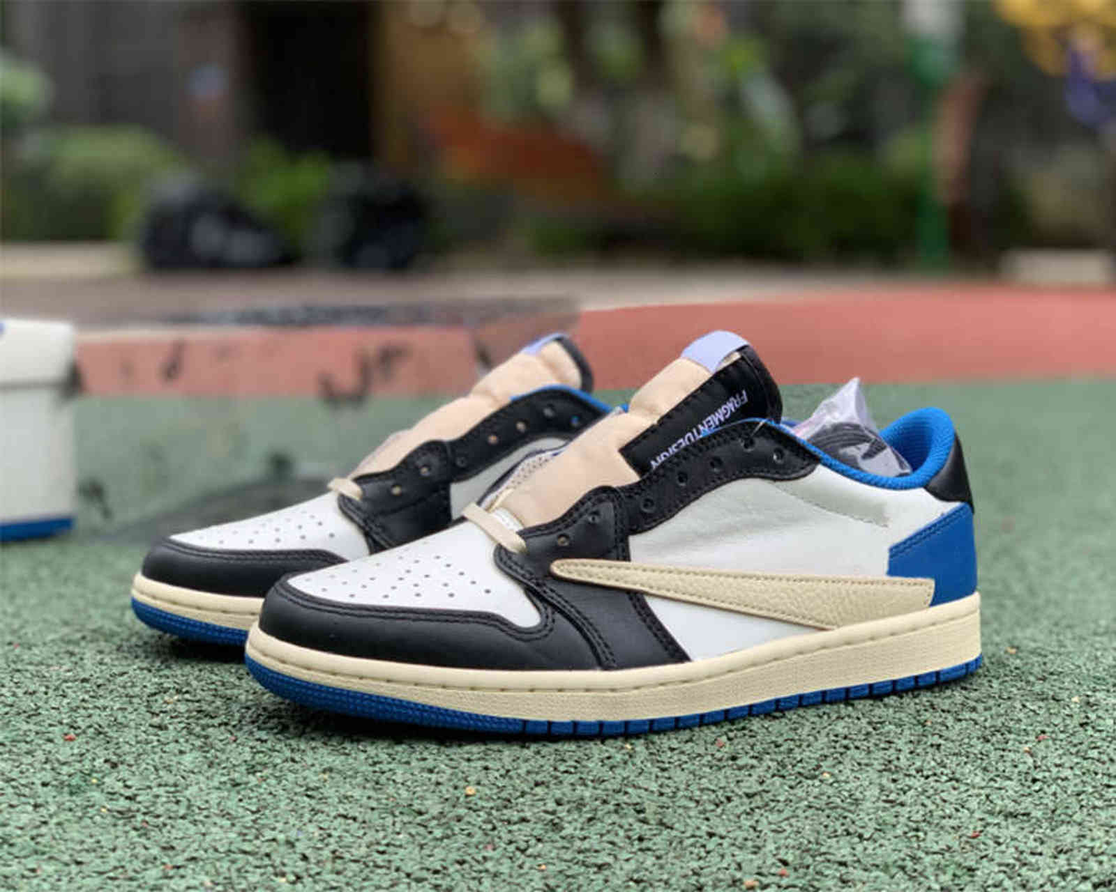 Top grade version with platic cae Baketball Shoe 1S Fragment Travi Scott x Jumpman 1 Low men Military Blue, #1
Top grade version with platic cae Baketball Shoe 1S Fragment Travi Scott x Jumpman 1 Low men Military Blue, #1