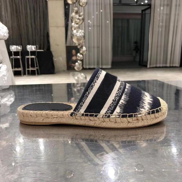 2021 02 Fashion Ladies Sandals Flat Shoes Slippers Fisherman Shoe Half Drag Classic Embroidery Stitch Sandal Slipper without box, Black
2021 02 Fashion Ladies Sandals Flat Shoes Slippers Fisherman Shoe Half Drag Classic Embroidery Stitch Sandal Slipper without box, Black