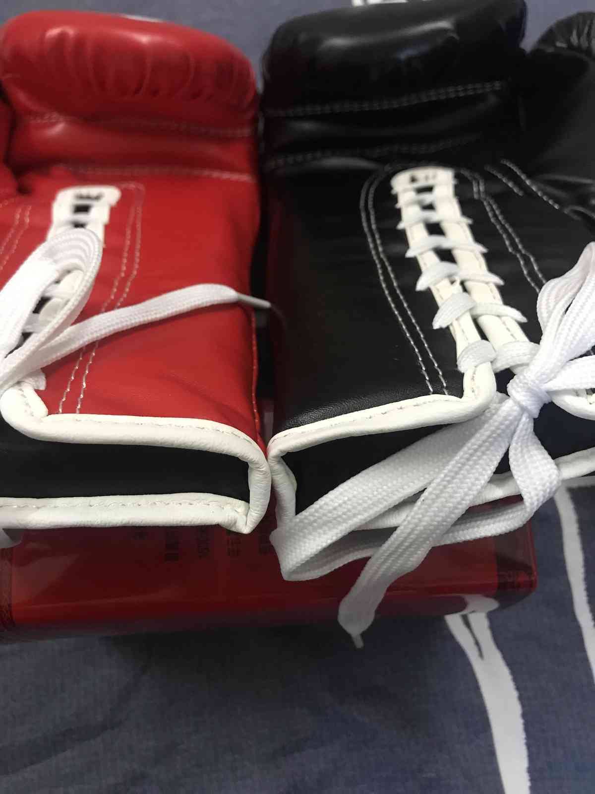 10oz-14oz Black and Red twins boxing gloves adult playing sandbags parry that men and women fight training sanda muay Thai boxing gloves
10oz-14oz Black and Red twins boxing gloves adult playing sandbags parry that men and women fight training sanda muay Thai boxing gloves