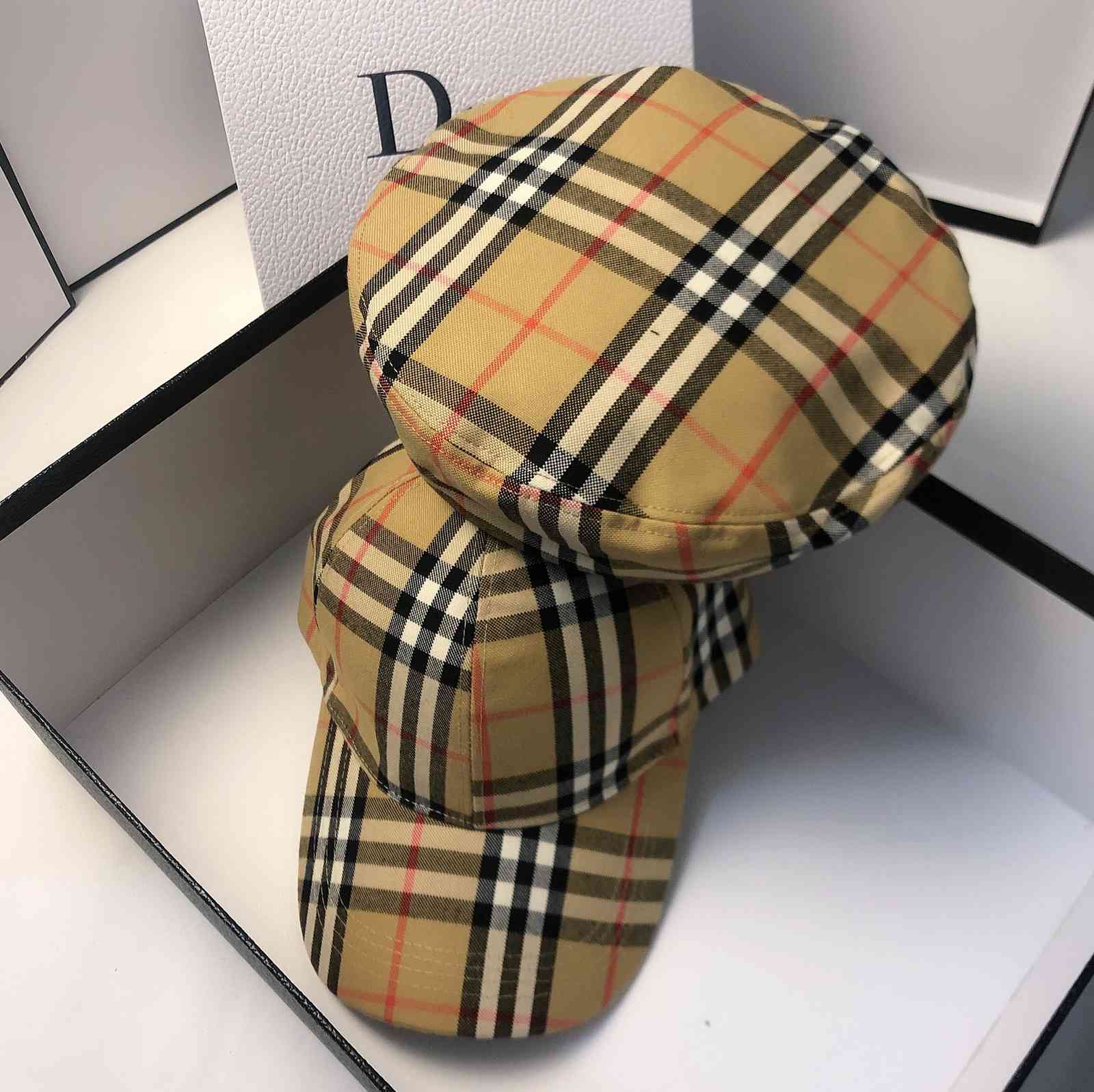 New golden Plaid baseball cap, net red, same badge beret, USA version, versatile casual cap for men and women
New golden Plaid baseball cap, net red, same badge beret, USA version, versatile casual cap for men and women