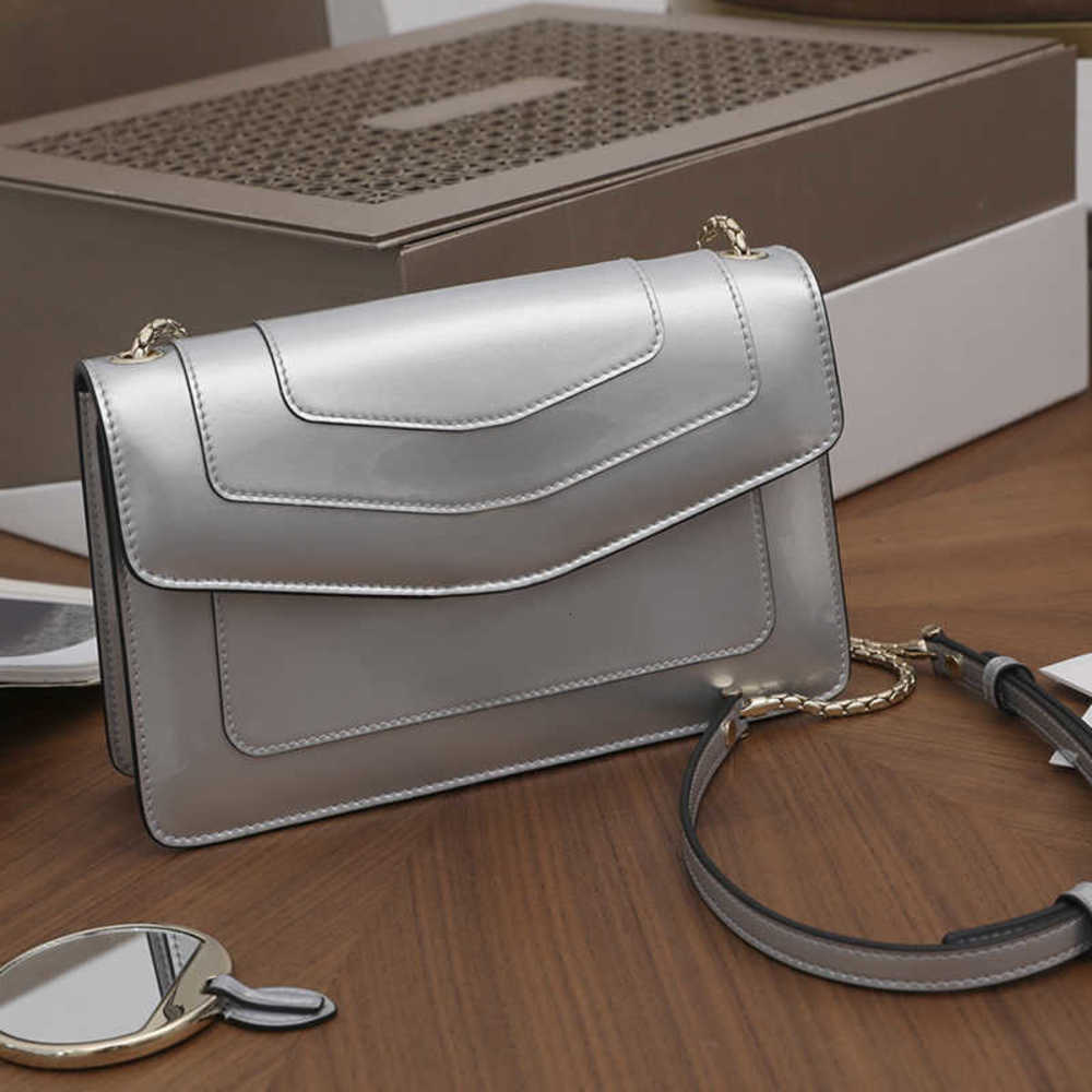 7A+Fashion New style Silver malachite snake with patent leather shoulder bag 381029850 Pure copper type hardware Pure handwork Genuine Leather bags
7A+Fashion New style Silver malachite snake with patent leather shoulder bag 381029850 Pure copper type hardware Pure handwork Genuine Leather bags