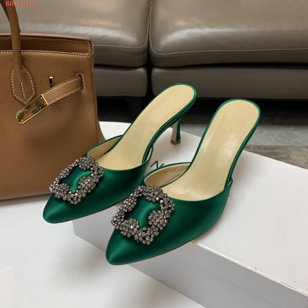 2021 square crystal buckle slippers glitter almond toe mid heel sexy women real leather stilettos ,7.5cm, Black
2021 square crystal buckle slippers glitter almond toe mid heel sexy women real leather stilettos ,7.5cm, Black