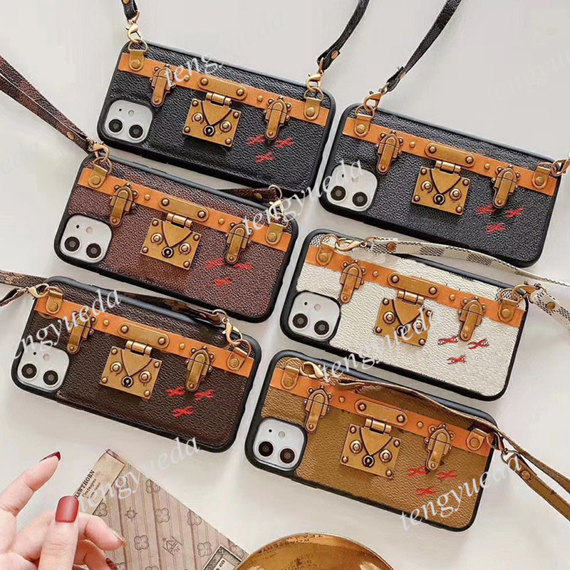 Top Fashion Designer Phone Cases for iphone 12 11 pro max XS XR Xsma 8plus High Quality Leather Retro Metal Bracket Neck Lanyard Cellphone C
Top Fashion Designer Phone Cases for iphone 12 11 pro max XS XR Xsma 8plus High Quality Leather Retro Metal Bracket Neck Lanyard Cellphone C