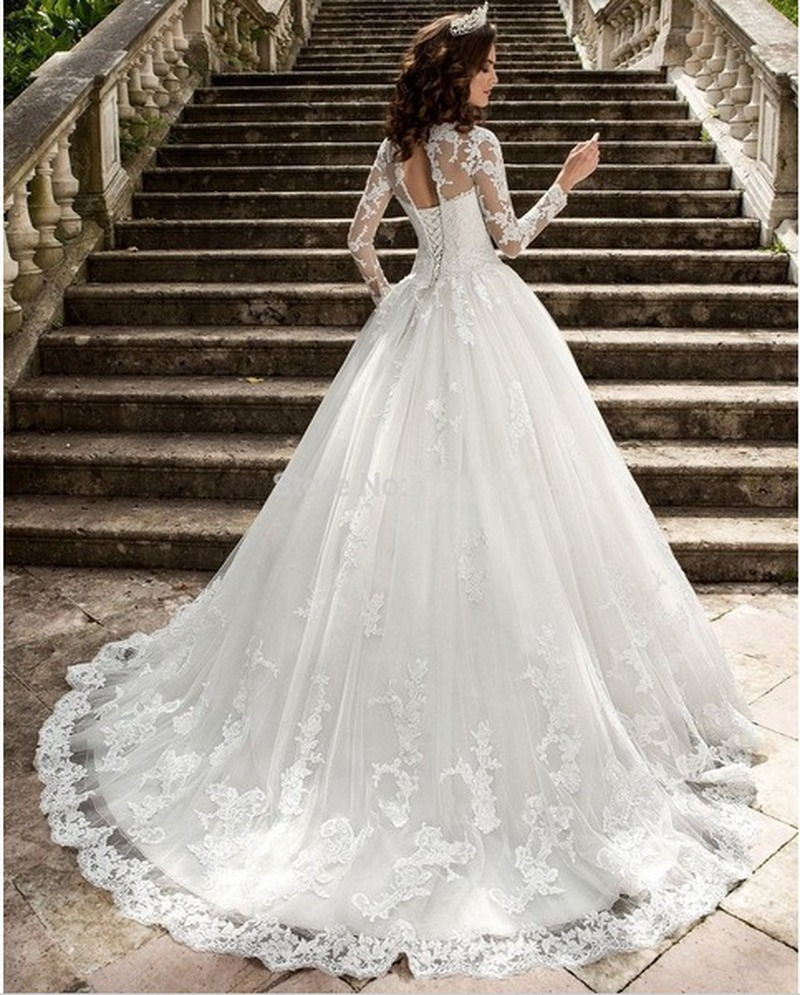 Modern Long Sleeve Lace Wedding Dress Princess Country Bridal Dresses 2021 Buttons Gothic Wedding Gowns Turkey Boda