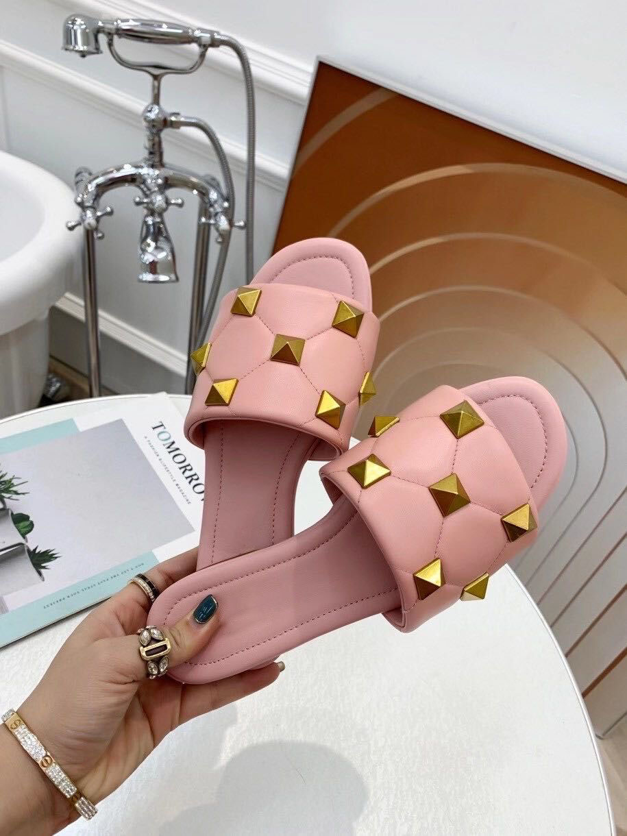 European Classic Luxury Style Women's Slippers,fashion shoes sexy Sandals, gold Rivets, Decorative Leather, Flat-soled, Rubber Bottom, More Color, Pink
European Classic Luxury Style Women's Slippers,fashion shoes sexy Sandals, gold Rivets, Decorative Leather, Flat-soled, Rubber Bottom, More Color, Pink