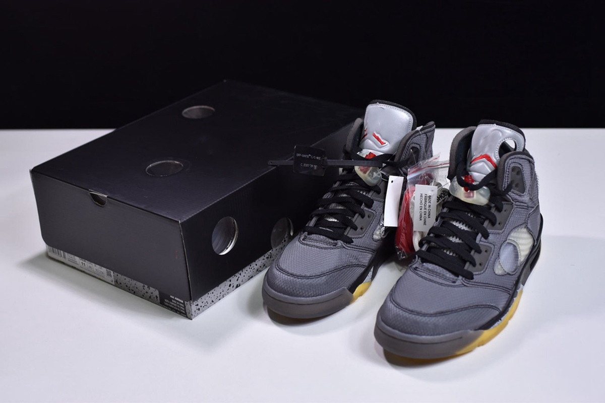 2021 Top Men 5S Basketball Shoes 5 white sports high quality sneakers trainers 40-46
2021 Top Men 5S Basketball Shoes 5 white sports high quality sneakers trainers 40-46
