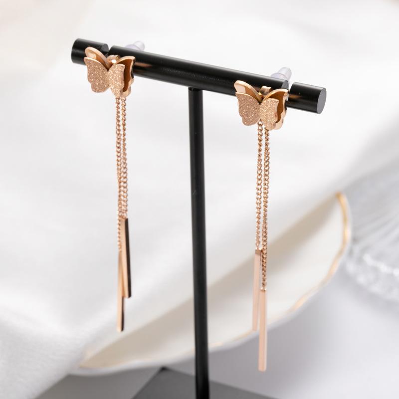 Dangle & Chandelier 2021 Women Earrings Fashion Beautiful Rose Golden Frosted Butterfly Hanging Box Chain Tassel Wild Titanium Steel
Dangle & Chandelier 2021 Women Earrings Fashion Beautiful Rose Golden Frosted Butterfly Hanging Box Chain Tassel Wild Titanium Steel