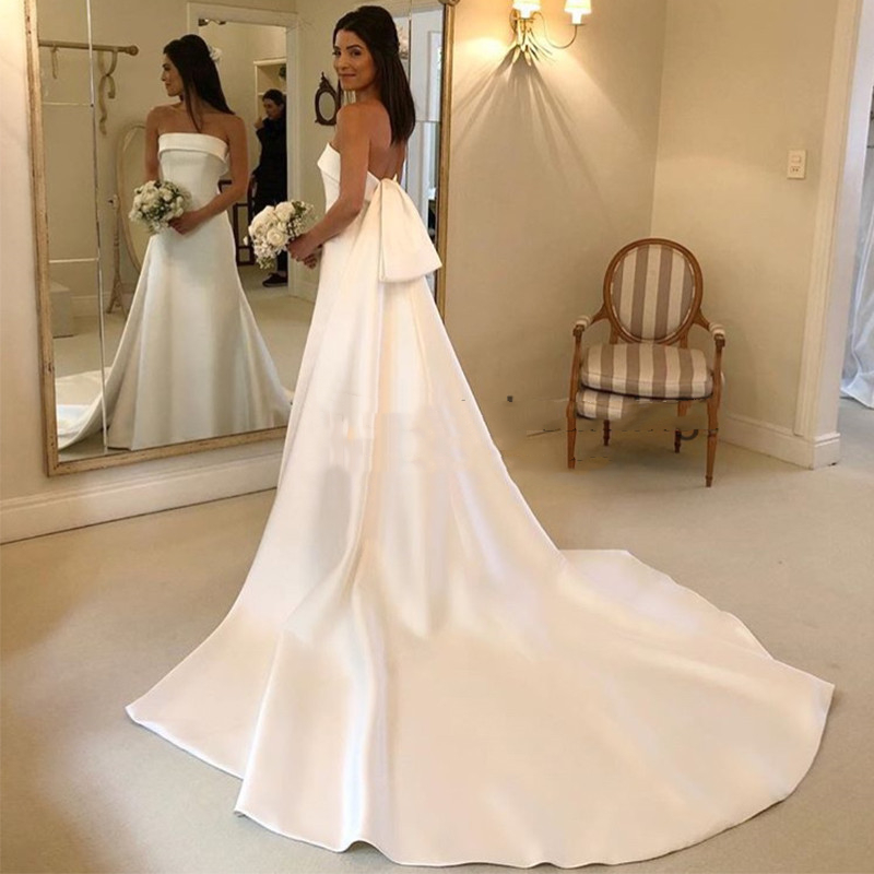 Simple A-line Wedding Dress Strapless Chapel Train Ivory Satin Bridal Gowns Backless Vestido De Noiva Charming Bride Dresses Robe De Mariee 2022