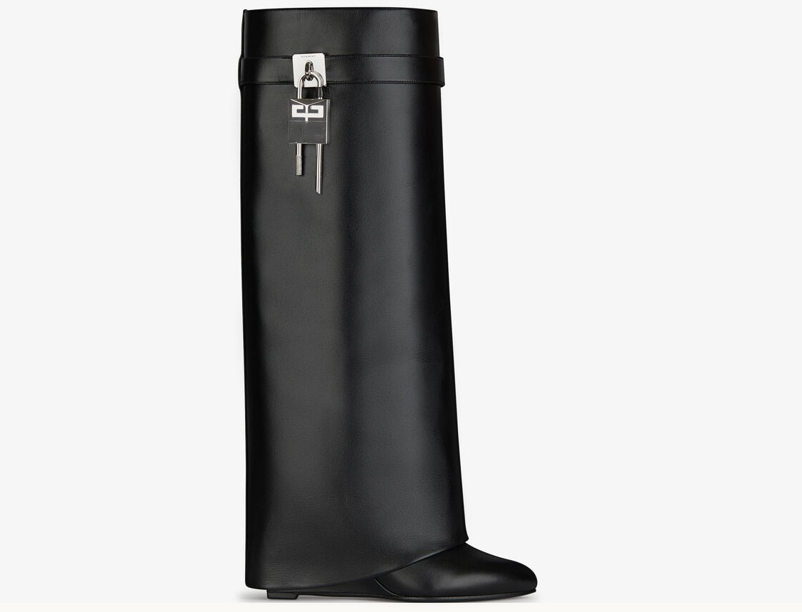 SHARK LOCK Knee boots leather silver and gold finish asymmetrical metal padlock clad wedge almond shaped toe heel height 9cm
SHARK LOCK Knee boots leather silver and gold finish asymmetrical metal padlock clad wedge almond shaped toe heel height 9cm