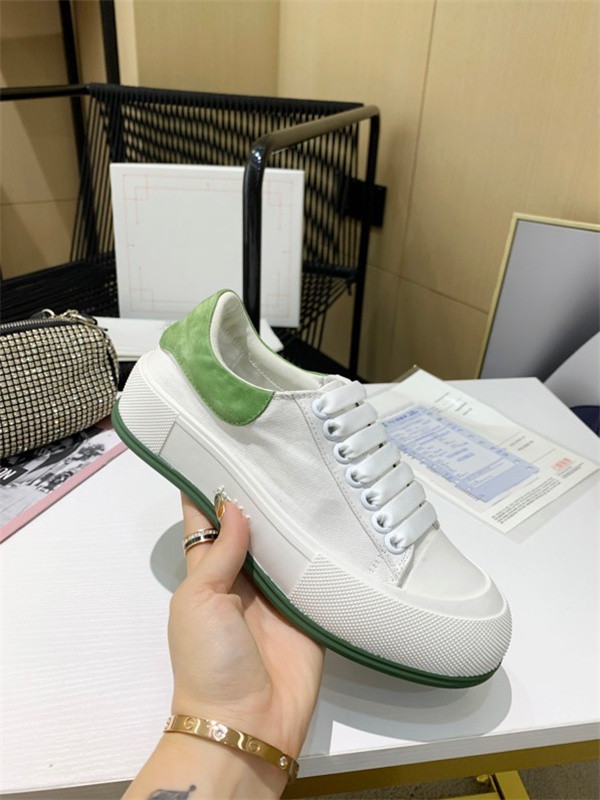 2021 Brand-new Low top Red Bottom Sneakers Shoes Graffiti Patent Leather Round-toe Casual High Quality Outdoor Studs Wedding Party size35-40, Choose the color
2021 Brand-new Low top Red Bottom Sneakers Shoes Graffiti Patent Leather Round-toe Casual High Quality Outdoor Studs Wedding Party size35-40, Choose the color