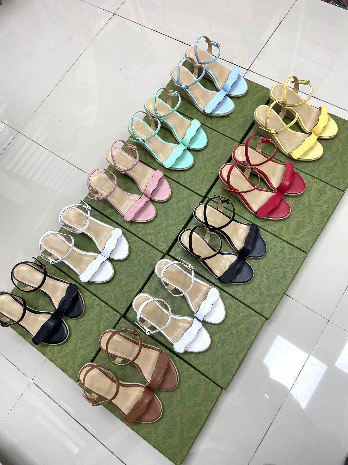 Classic letter sandals, fashionable all-match slippers, buckle zipper shoes, flat high heel sandals flip flop Straw sole, This option is not shipped
Classic letter sandals, fashionable all-match slippers, buckle zipper shoes, flat high heel sandals flip flop Straw sole, This option is not shipped