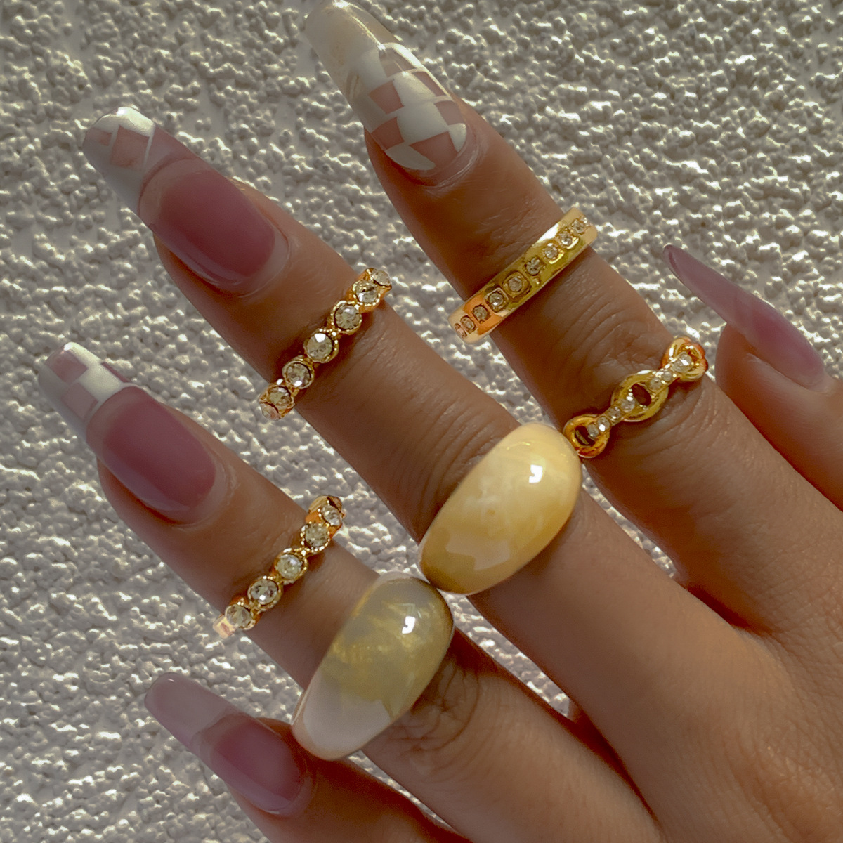 2021 New Trendy Golden Resin Rings Set Simple Geometric Opening Round Rhinestone Rings for Women Delicate Jewelry
2021 New Trendy Golden Resin Rings Set Simple Geometric Opening Round Rhinestone Rings for Women Delicate Jewelry