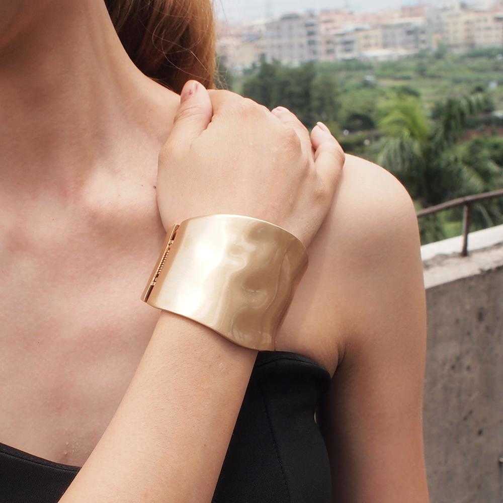 Punk Alloy Statement Cuff Bangles Bracelets for Women Jewelry Golden Silver Color Metal Big Bangles Irregular Design Ukmoc Q0717
Punk Alloy Statement Cuff Bangles Bracelets for Women Jewelry Golden Silver Color Metal Big Bangles Irregular Design Ukmoc Q0717