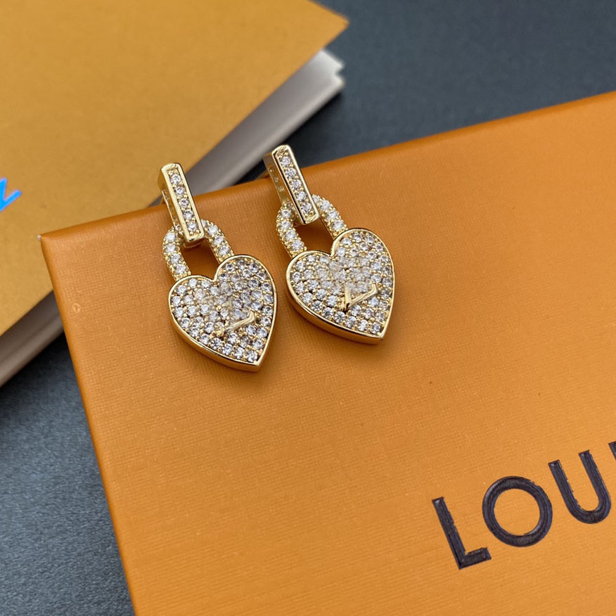 22ss 20style 18K Gold Plated Copper Letter Stud Tassel Dangle Earrings Hoop High Quality Women Crystal Rhinestone Pearl Long Earring Designer Jewelry Accessories
22ss 20style 18K Gold Plated Copper Letter Stud Tassel Dangle Earrings Hoop High Quality Women Crystal Rhinestone Pearl Long Earring Designer Jewelry Accessories