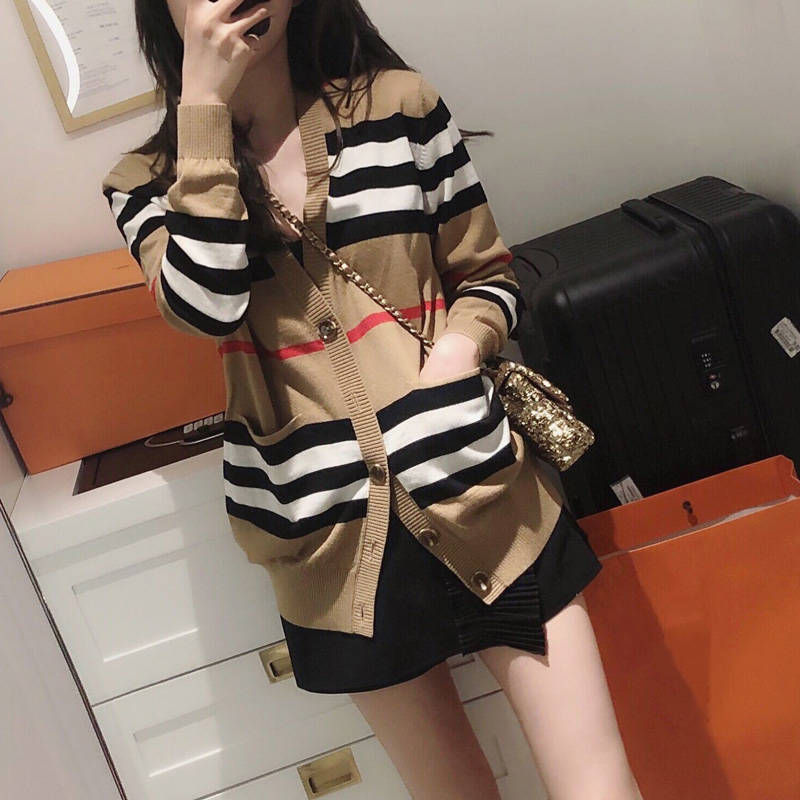 Luxury designer sweaters high-quality letter jacquard cardigan sweater 2021 autumn and winter fashion women's classic striped V-neck knitted button coat, Mid-length
Luxury designer sweaters high-quality letter jacquard cardigan sweater 2021 autumn and winter fashion women's classic striped V-neck knitted button coat, Mid-length