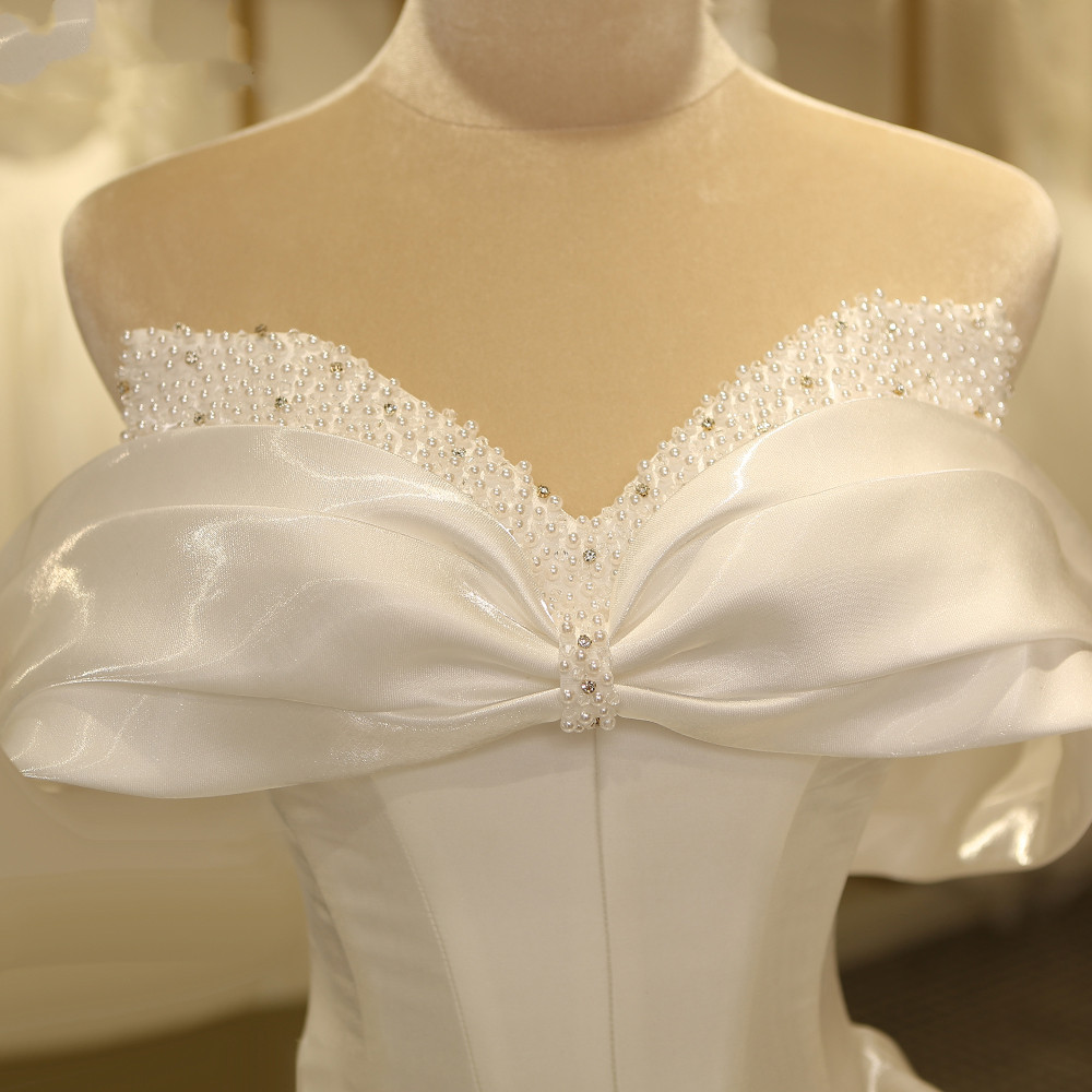 Dubai Vintage Pure White Wedding Dresses Bridal Ball Gowns Cathedral Train Crystal Beaded 2021 Vestido De Novia