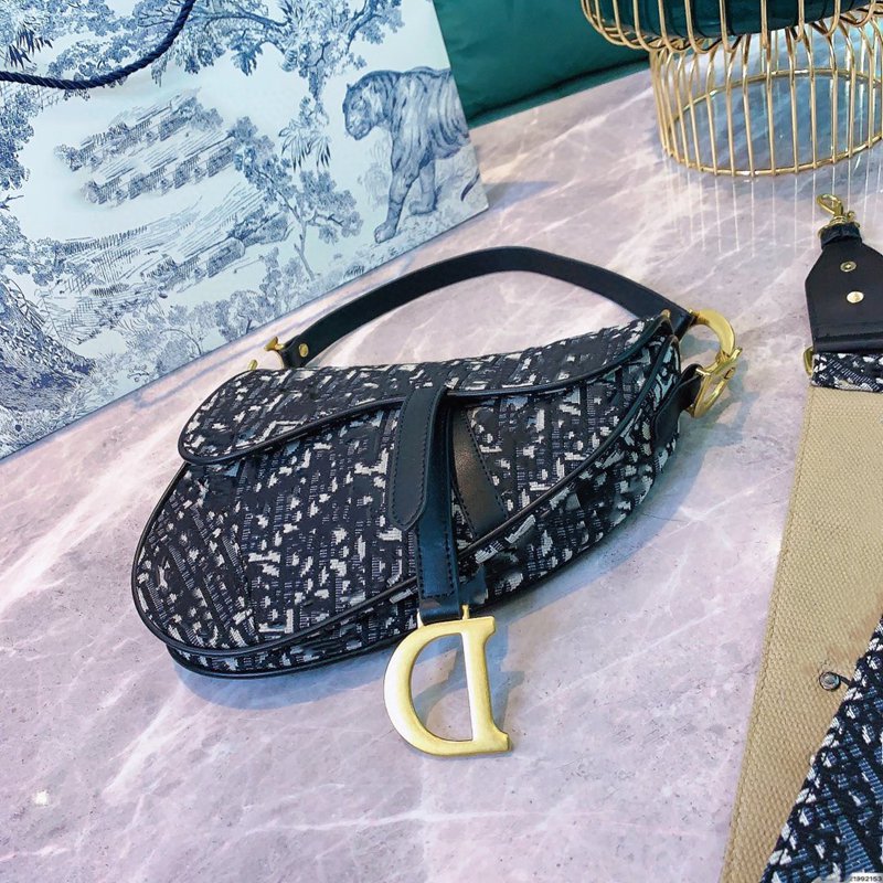 Top Quality Messenger Bags Luxury Designer Saddle Handbag Patent Leather Case Fashion Handbags
Top Quality Messenger Bags Luxury Designer Saddle Handbag Patent Leather Case Fashion Handbags
