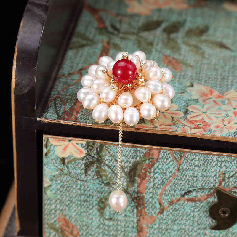 Creative Versatile Red Agate Small Brooch Natural Pearl Flower Design Atmospheric High-grade