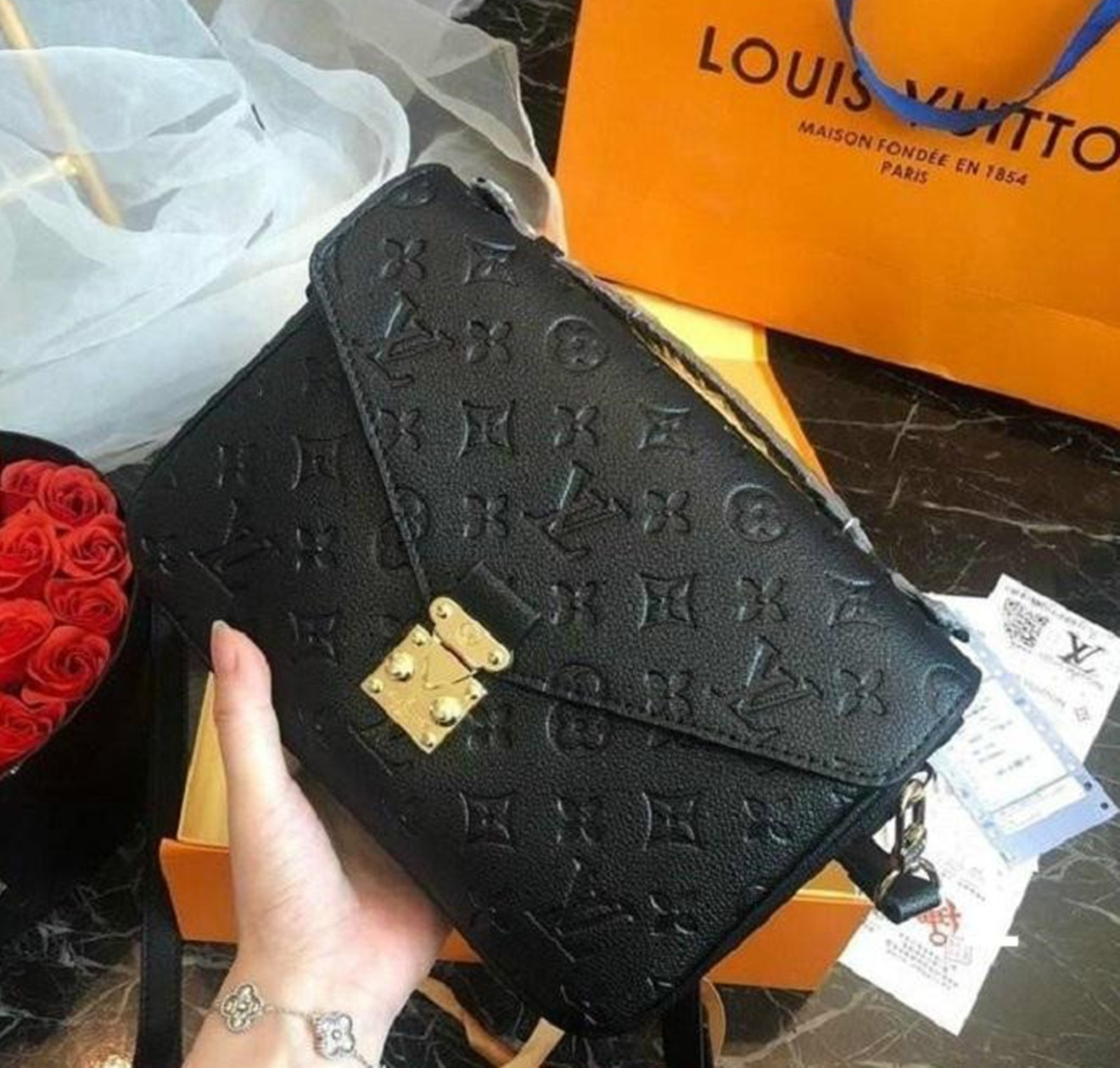 GGLVLouis
VittonYSL
VUTTON POCHETTE METIS Handbags Women Leather Shoulder Bags Luxury VUTTON Messenger Cross Bod, Red;black
GGLVLouis
VittonYSL
VUTTON POCHETTE METIS Handbags Women Leather Shoulder Bags Luxury VUTTON Messenger Cross Bod, Red;black