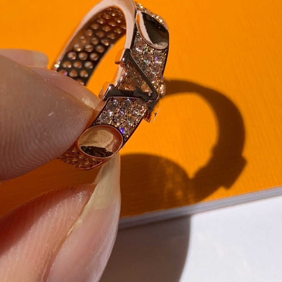 2022 Quality Extravagant Simple Heart Love Ring Gold Silver Rose Colors Stainless Steel Couple Rings Fashion Women Designer Jewelry Lady
2022 Quality Extravagant Simple Heart Love Ring Gold Silver Rose Colors Stainless Steel Couple Rings Fashion Women Designer Jewelry Lady