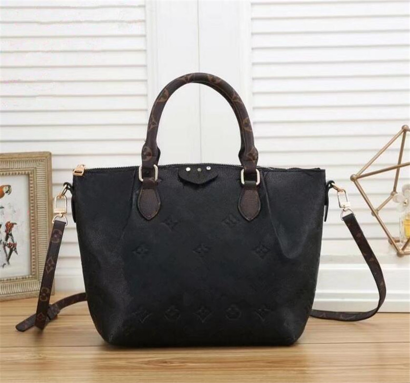 luxury designer handbags pillow bag boston women shoulder purse real leather high quality retro fashion European and American large capacity
luxury designer handbags pillow bag boston women shoulder purse real leather high quality retro fashion European and American large capacity