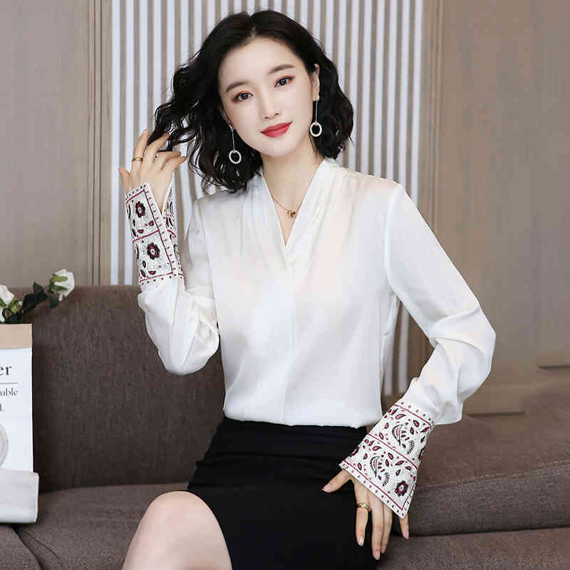 Korean Silk Women Shirts Women Satin Blouse Shirt Plus Size Elegant Woman Long Sleeve Embroidery Blouses Womens Tops and Blouses 210323