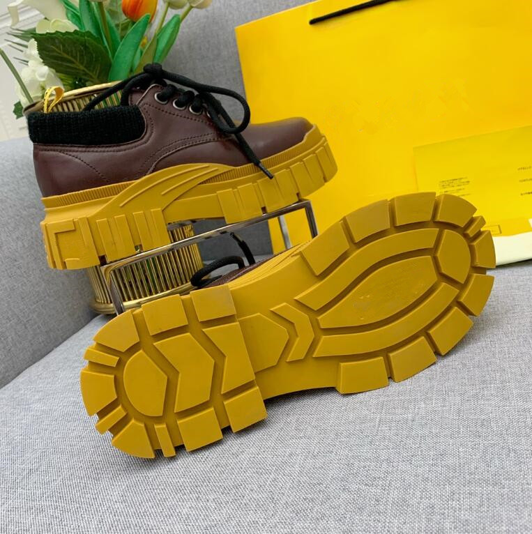 TOP Quality Original Women Black Boots Martin Boots Detachable Nylon Pouch Combat Boots Ladies Outdoor Thick Bottom Shoes Mid-length Boot F1F0114
TOP Quality Original Women Black Boots Martin Boots Detachable Nylon Pouch Combat Boots Ladies Outdoor Thick Bottom Shoes Mid-length Boot F1F0114