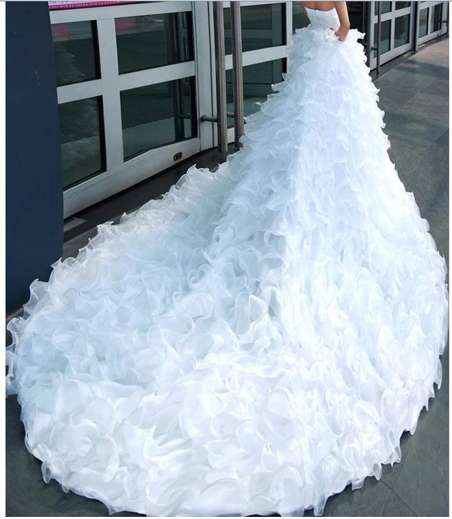 2021 Vintage Strapless Beading Princess Bride Fashion Models Big Fluffy TailL Long Tail Wedding Dress Bridal Gown Real Photos