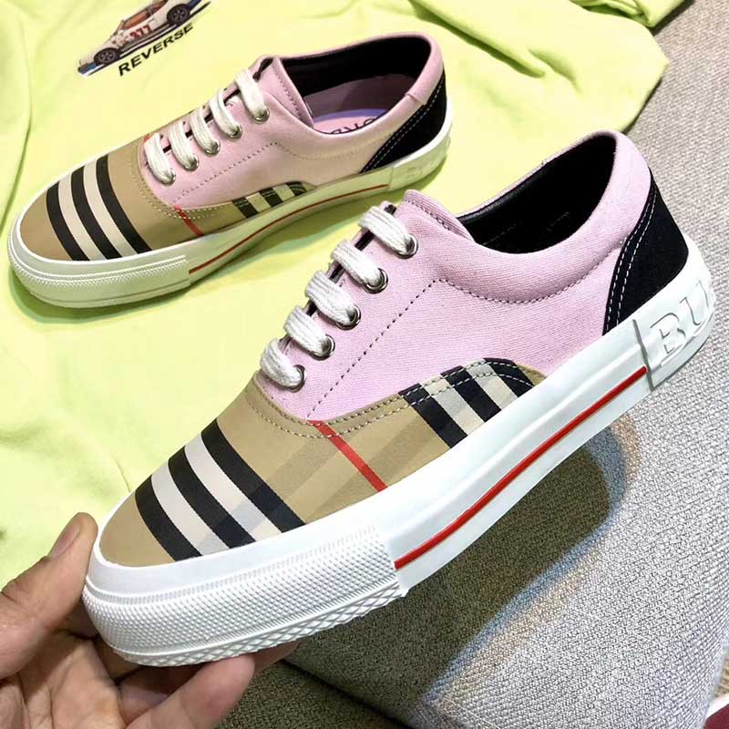 21SSWomens Mens Vintage Check Cotton Sneakers Luxury designer shoes Suede low-cut couples leisure special Men top canvas production with ori, Black
21SSWomens Mens Vintage Check Cotton Sneakers Luxury designer shoes Suede low-cut couples leisure special Men top canvas production with ori, Black