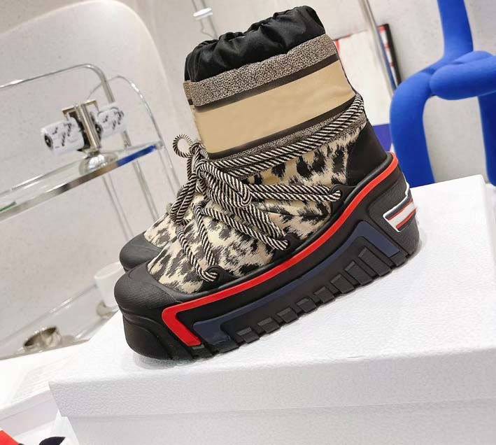 2021 fashion letter snow boots embroidered woven thick bottom space warm bo ots show party lace up luxury size 35-41, Women's
2021 fashion letter snow boots embroidered woven thick bottom space warm bo ots show party lace up luxury size 35-41, Women's