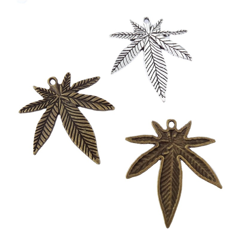 20Pcs/Lot Maple Leaf Charms Pendant 39*33.2MM Zinc Alloy Bronze Color Antique Silver Plated DIY Jewelry Accessories
20Pcs/Lot Maple Leaf Charms Pendant 39*33.2MM Zinc Alloy Bronze Color Antique Silver Plated DIY Jewelry Accessories