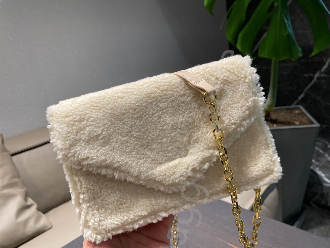 TRIOMPHE Chain Celin Messenger Bag Cashmere Fur Women Handbags Shoulder Handbag Lamb hair Envelope Designers Luxurys wool white Cross Body Brand Purse Wallets, For balance fees;no bag
TRIOMPHE Chain Celin Messenger Bag Cashmere Fur Women Handbags Shoulder Handbag Lamb hair Envelope Designers Luxurys wool white Cross Body Brand Purse Wallets, For balance fees;no bag