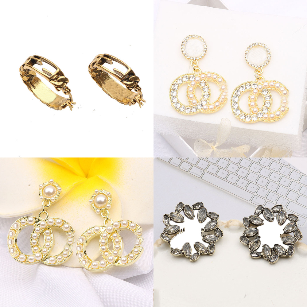 20color Design 18K Gold Plated Women Heart Letters Stud Long Dangle Chandelier Earrings Small Sweet Wind 925 Silver Rhinestone Pearl Party Wedding Jewerry
20color Design 18K Gold Plated Women Heart Letters Stud Long Dangle Chandelier Earrings Small Sweet Wind 925 Silver Rhinestone Pearl Party Wedding Jewerry