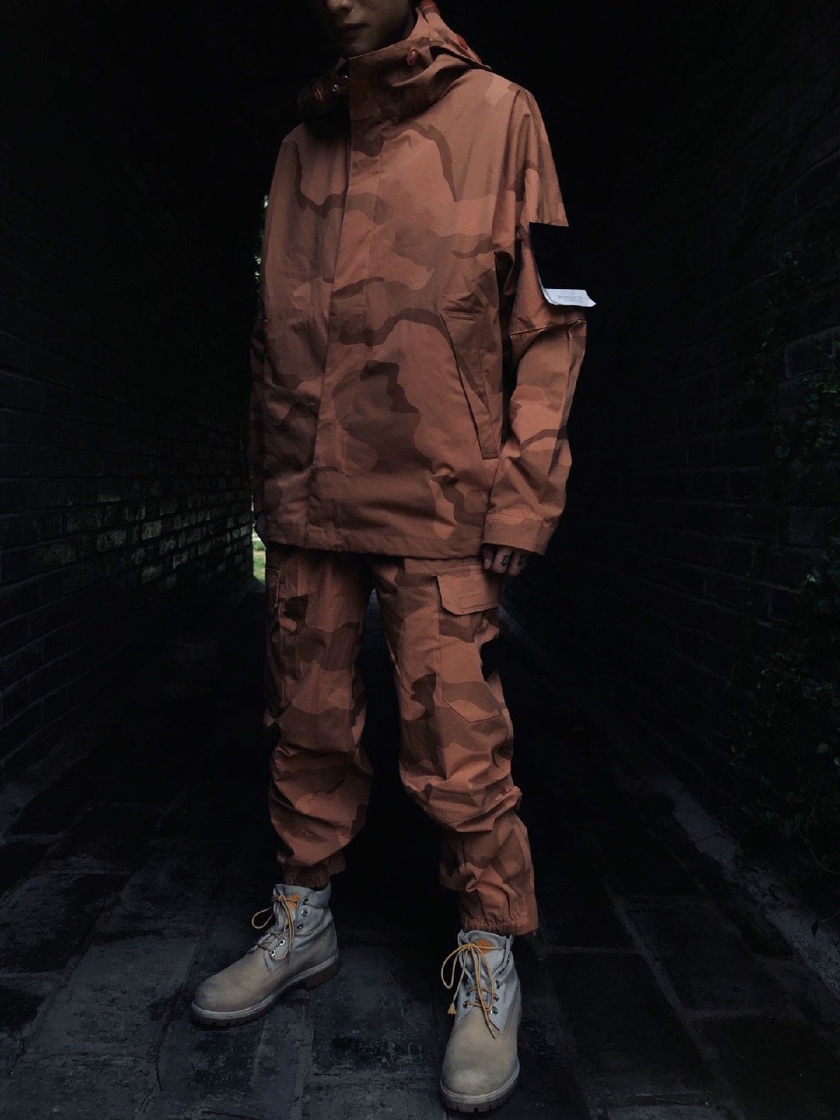 2020 hanfei001 mens hoodie fashion new brand jackets Camouflage color design Imported top embroidery details perfect Arm OEM spring coat, Black;brown
2020 hanfei001 mens hoodie fashion new brand jackets Camouflage color design Imported top embroidery details perfect Arm OEM spring coat, Black;brown