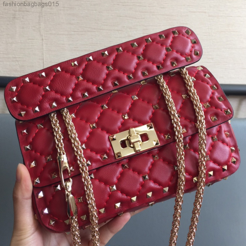 Stud Crossbody Bag Rivet Handbag Wallet Top Quality Sheepskin leather Chain Shoulder Bags Handle Totes Fashion Letter Twist Lock Clutch 20cm A-001, Box
Stud Crossbody Bag Rivet Handbag Wallet Top Quality Sheepskin leather Chain Shoulder Bags Handle Totes Fashion Letter Twist Lock Clutch 20cm A-001, Box